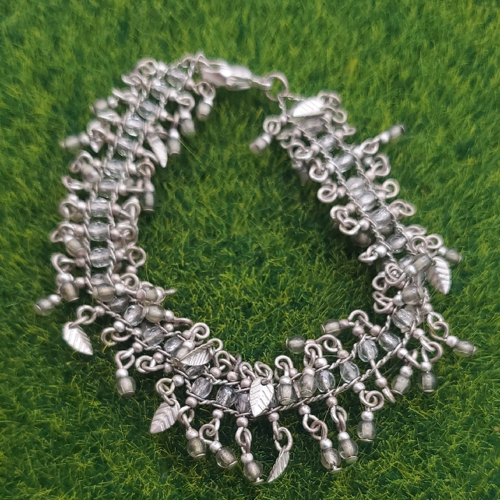 Elegant Silver Tone Bracelet with Leaf Charms B3425
